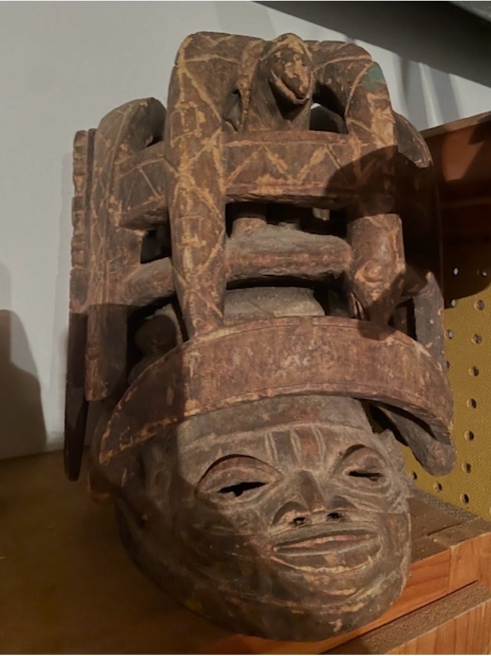 Hand-Carved Brown Tribal Decorative africain (Niger 1975) Mask - Home Art